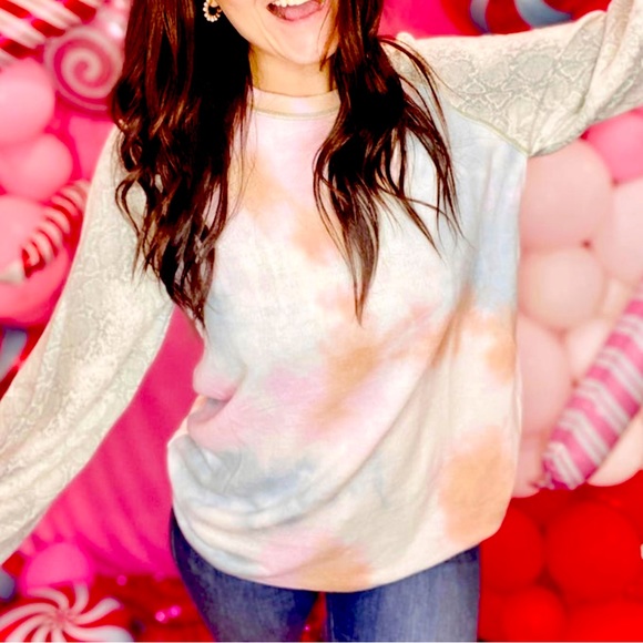 NWOT Vanilla Bay Long Sleeve Tie Dye Python Sleeve Top - Picture 2 of 15